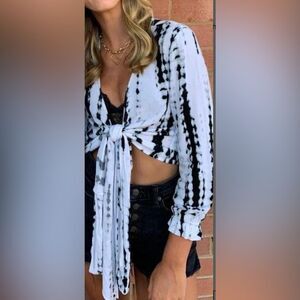 South Moon Under Juniper Blu Crop Top Wrap Blouse Black‎ & White Tie Dye Small